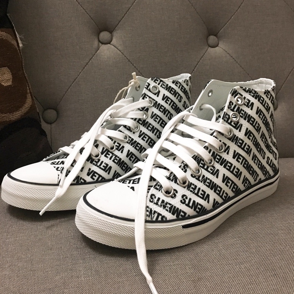 Auth Vetements  high top sneakers shoes white